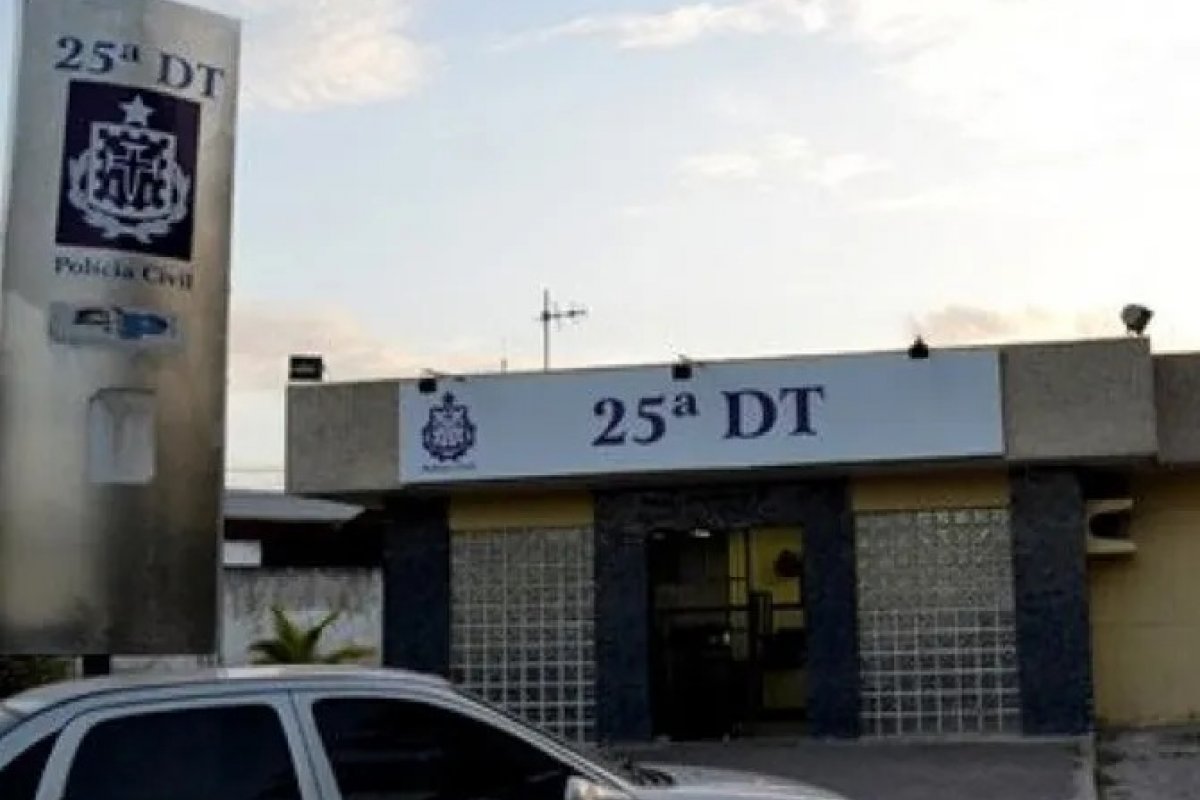 Casal é morto a tiros dentro de bar na Região Metropolitana de Salvador