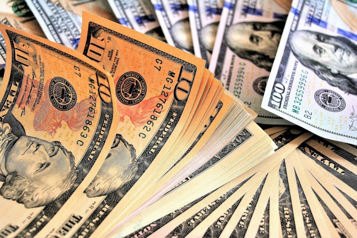 Dólar fecha acima de R$ 4,21 e atinge novo recorde