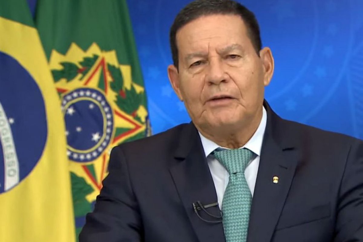 Mourão diz que Lula venceu eleições "sem um apoio grandemente majoritário"