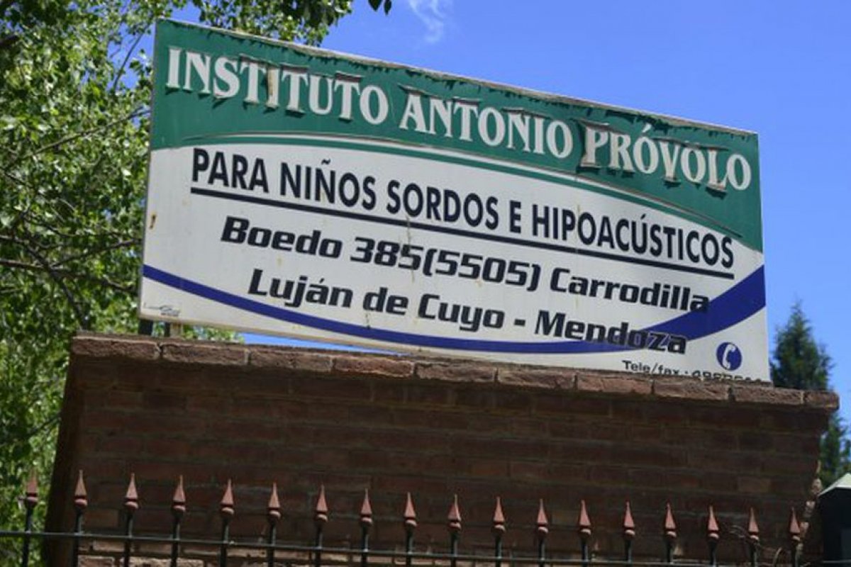 Padres argentinos são condenados a mais de 40 anos por abusar de crianças deficientes
