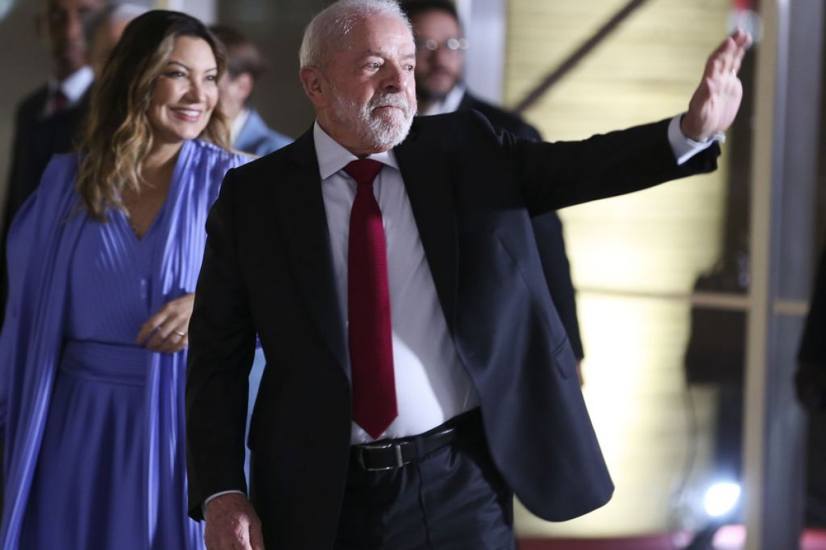 Lula comparece pela primeira vez ao Palácio do Planalto após a posse