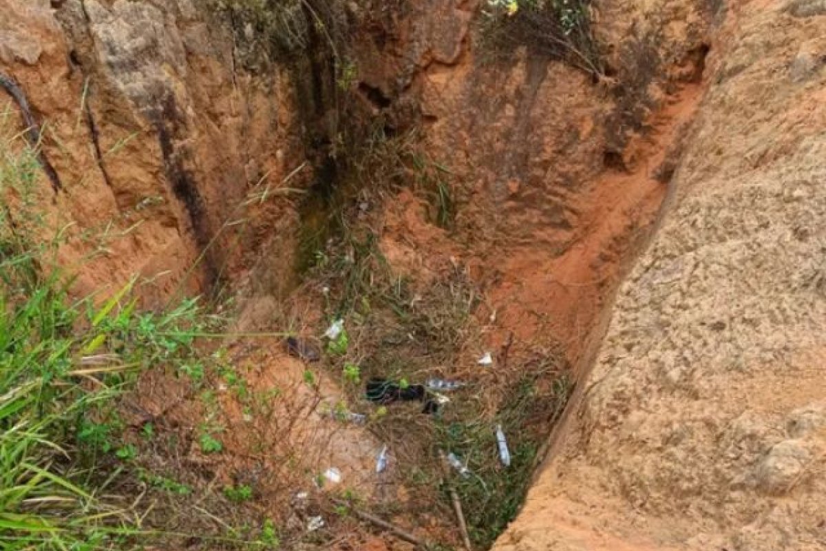 Jovem é encontrada com marcas de agressões em buraco de três metros no extremo sul da Bahia