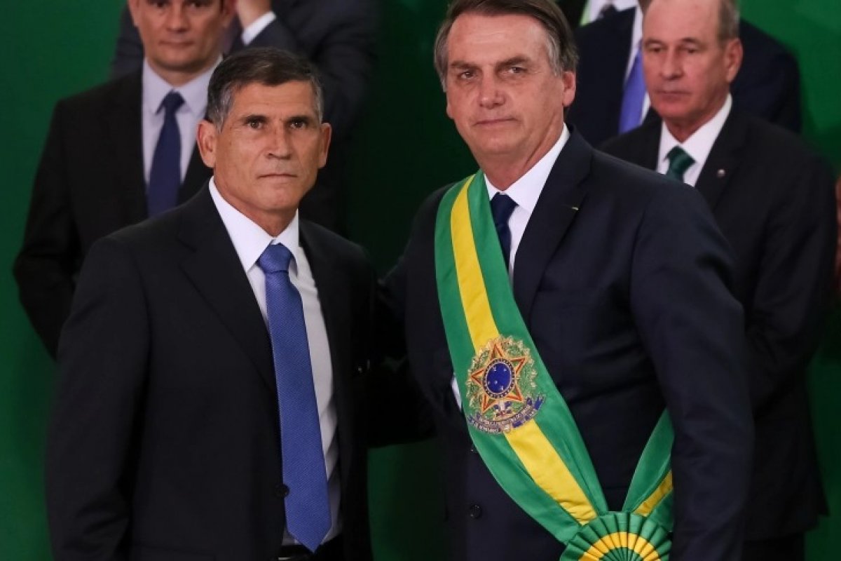 General Santos Cruz sobre Bolsonaro: “Não é de direita, é um populista”