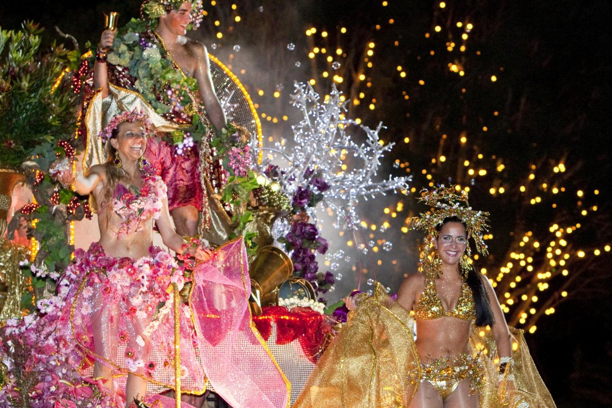 Carnaval na Ilha da Madeira: música, brilho e muita animação!
