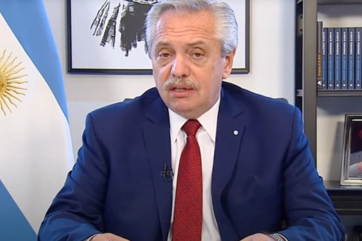 Presidente da Argentina dá início a pedido de impeachment contra Corte Suprema