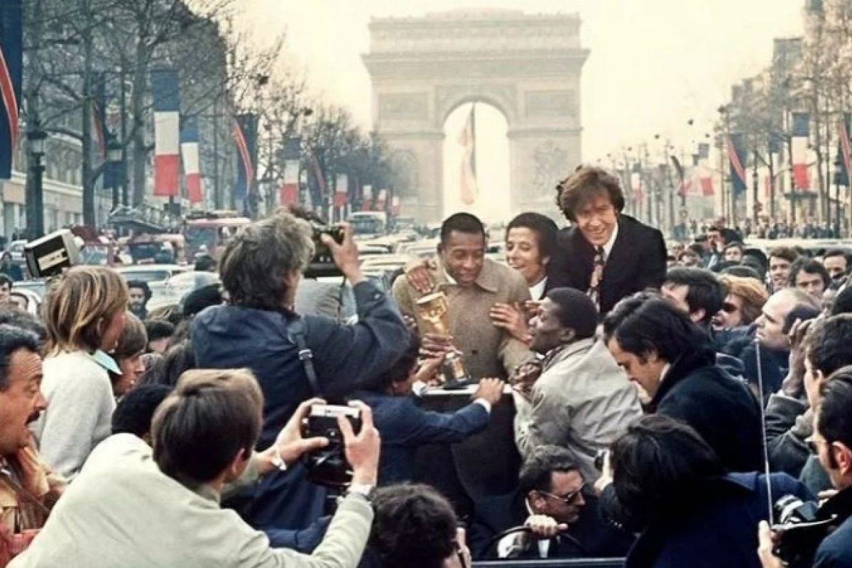 Em 1971, PSG tentou negociar ter Pelé no clube, mas Rei do Futebol decidiu seguir carreira no Santos