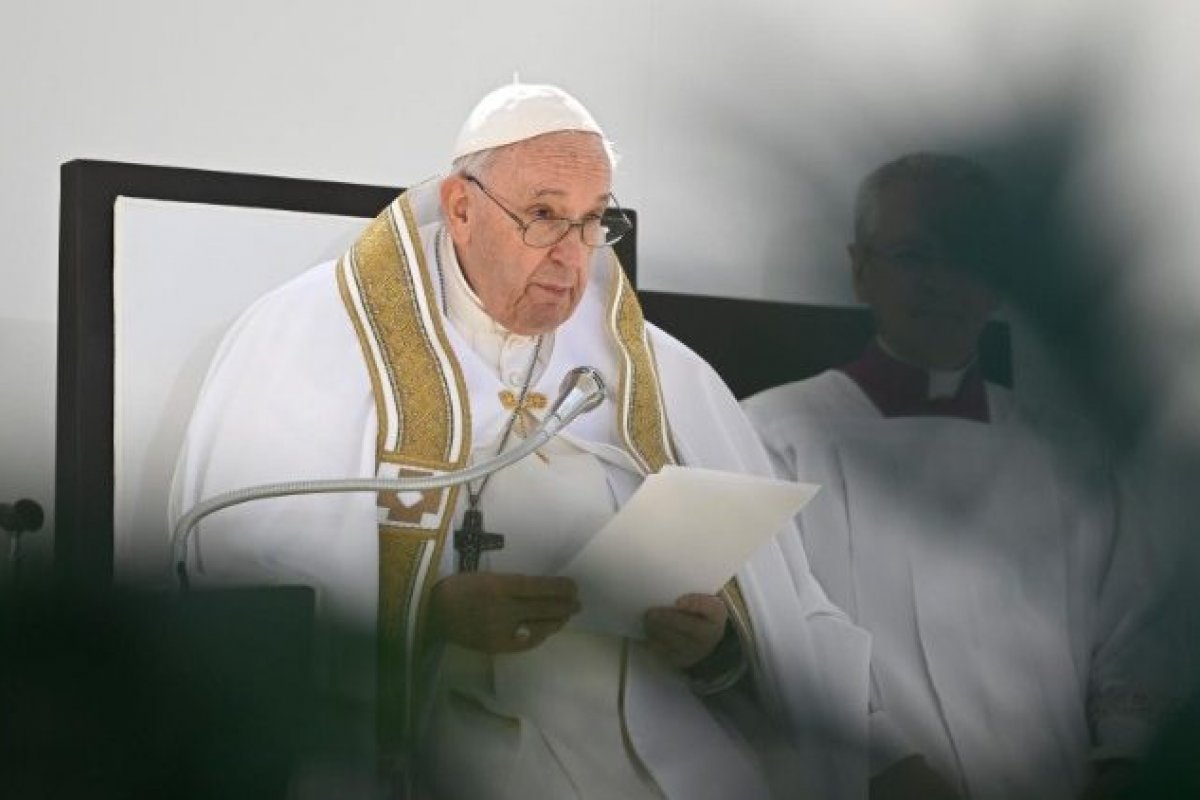 Papa Francisco preside funeral de Bento XVI nesta quinta (5)
