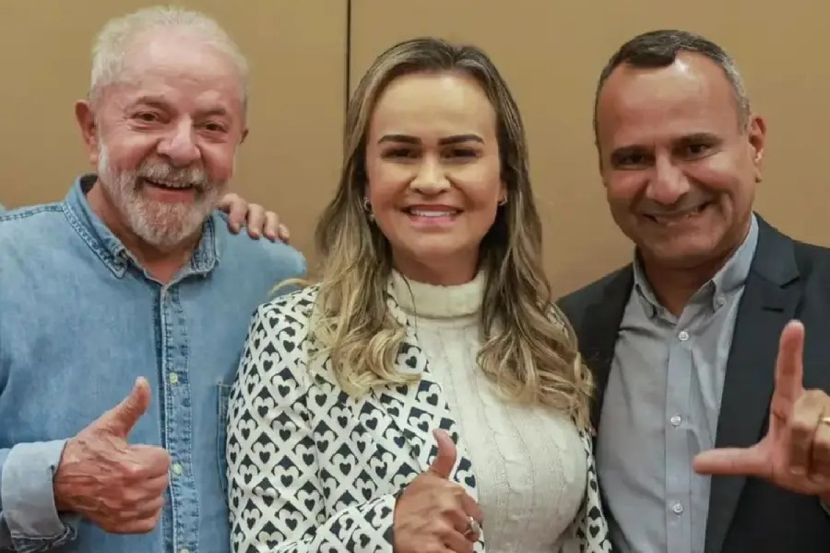Ministra de Lula e marido devem R$ 822 mil por compra de imóvel, diz revista