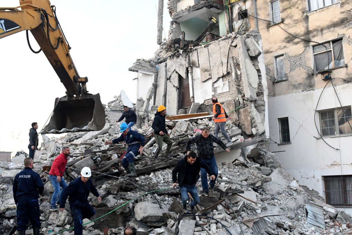 Forte terremoto atinge a Albânia e deixa 6 mortos