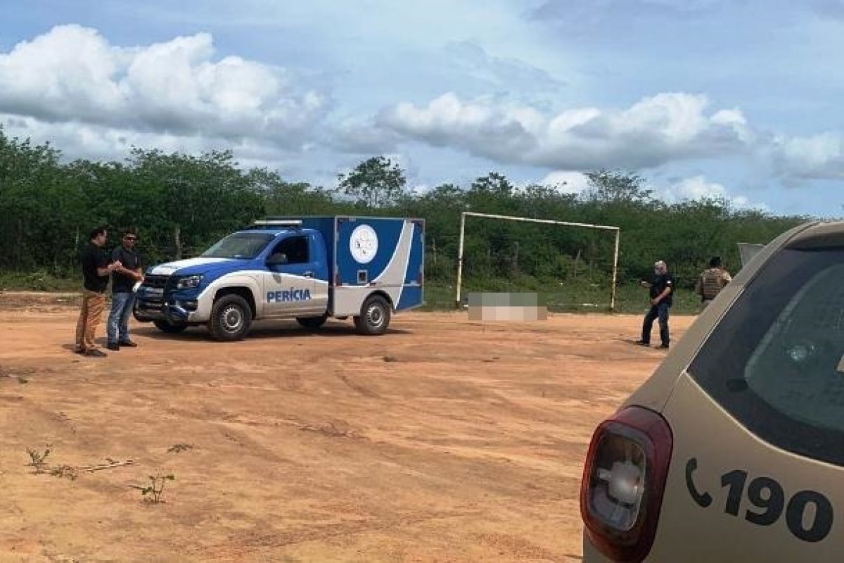 Jovem de 23 anos é assassinado em campo de futebol em Feira de Santana