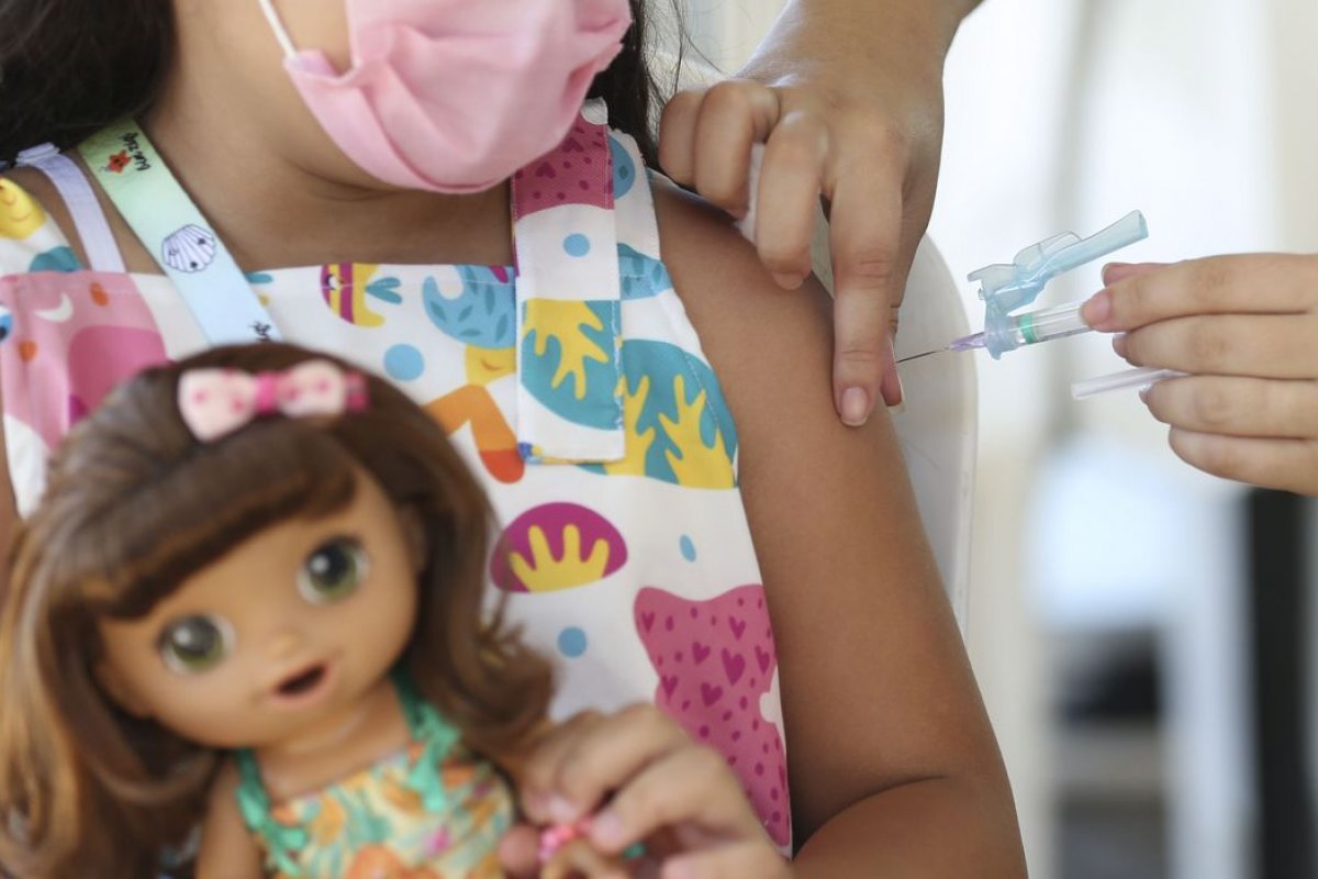 Covid-19: Ministério da Saúde diz que há falta de vacinas para crianças