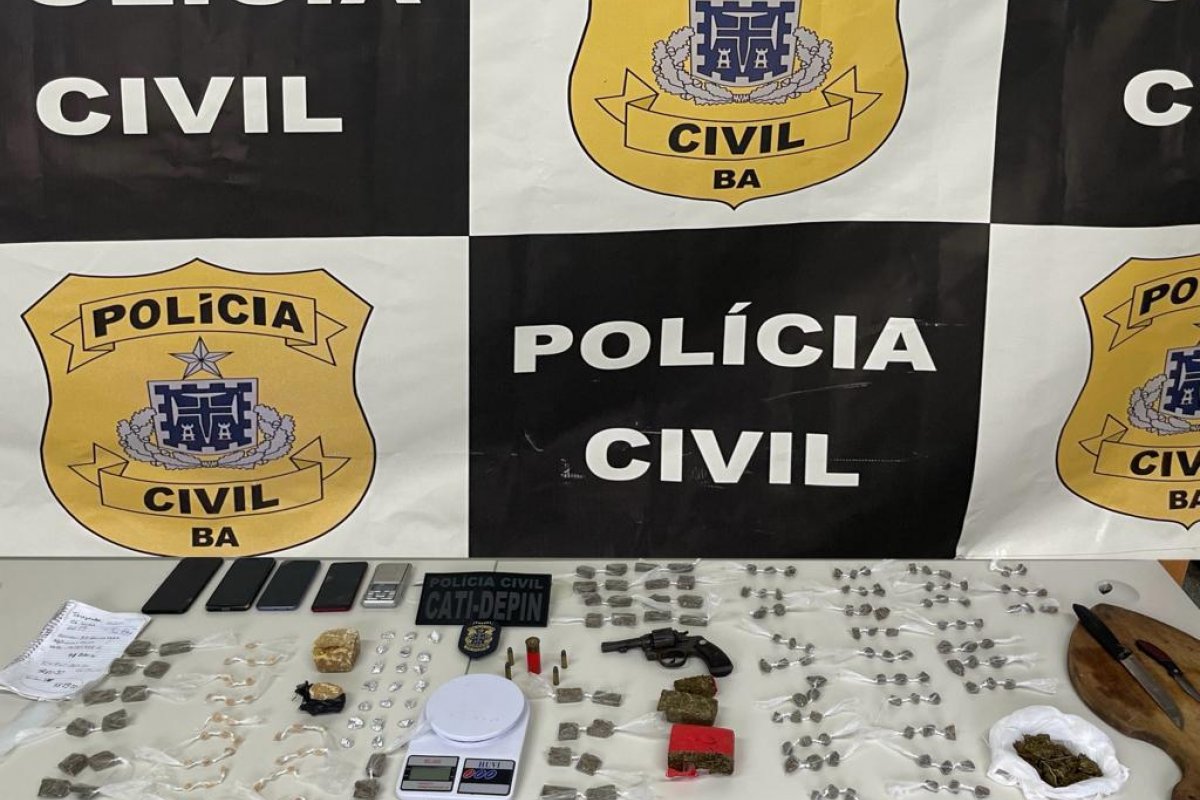 Traficante é preso em flagrante com drogas, arma e pássaros silvestres em Itagibá (BA)