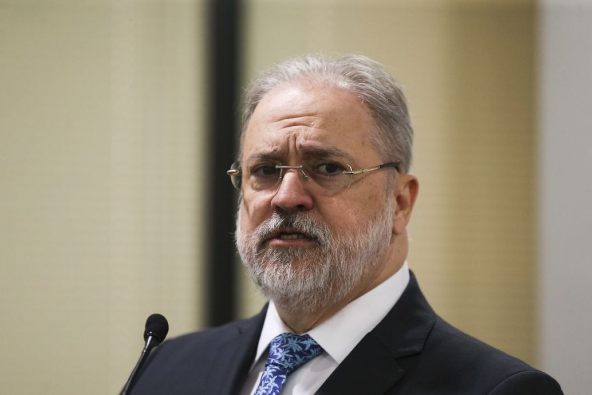 “Que jamais nós tenhamos uma força-tarefa que criminalize a política”, diz Augusto Aras