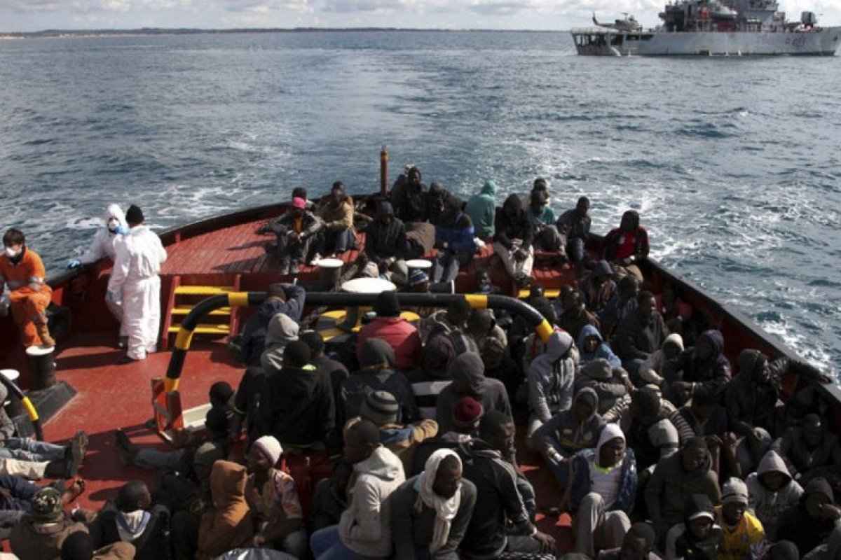 Embarcação afunda na Tunísia deixando ao menos 5 imigrantes africanos mortos, 10 estão desaparecidos