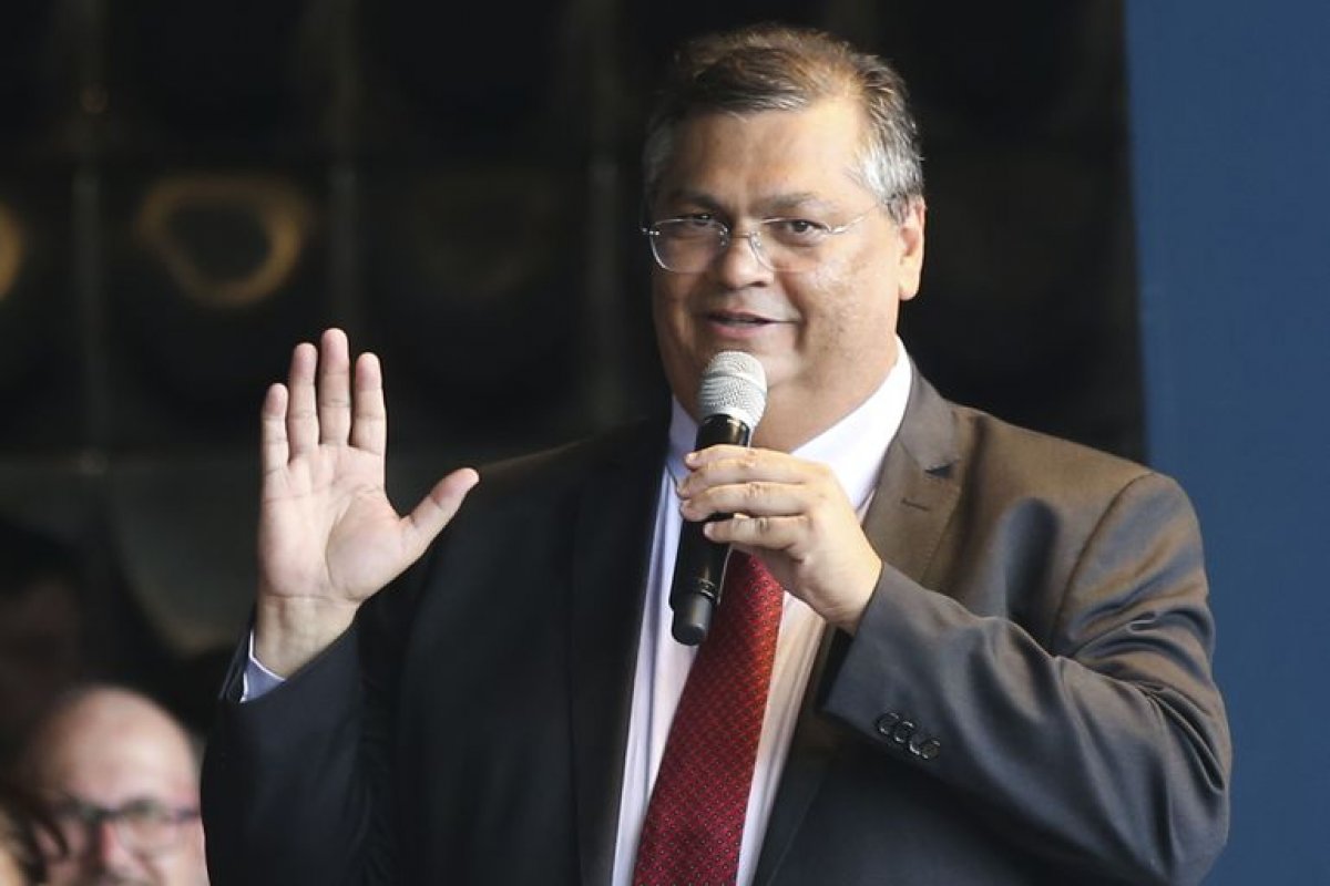 "Pequenos grupos extremistas não vão mandar no Brasil", afirma Flávio Dino