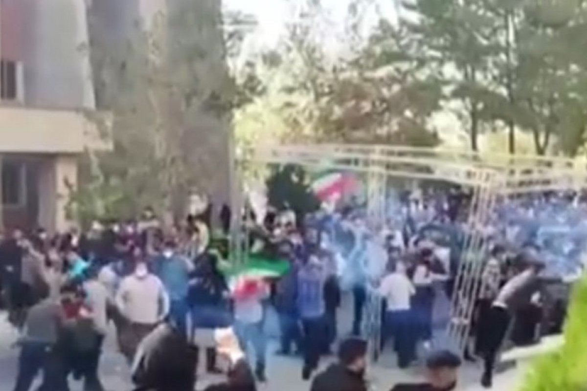 Irã anuncia três novas condenações à morte após protestos no país