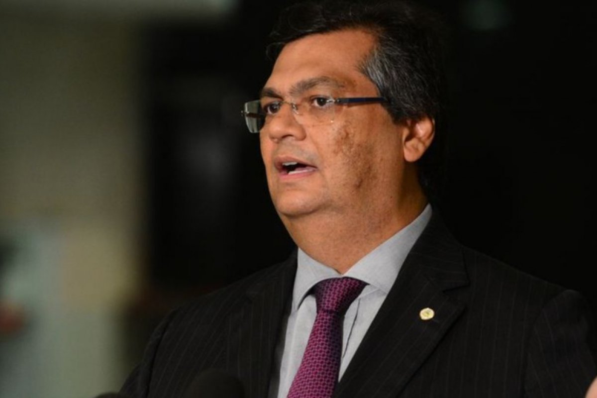 Dino sai em defesa de ministro da Defesa: ‘Não deve ser martirizado’