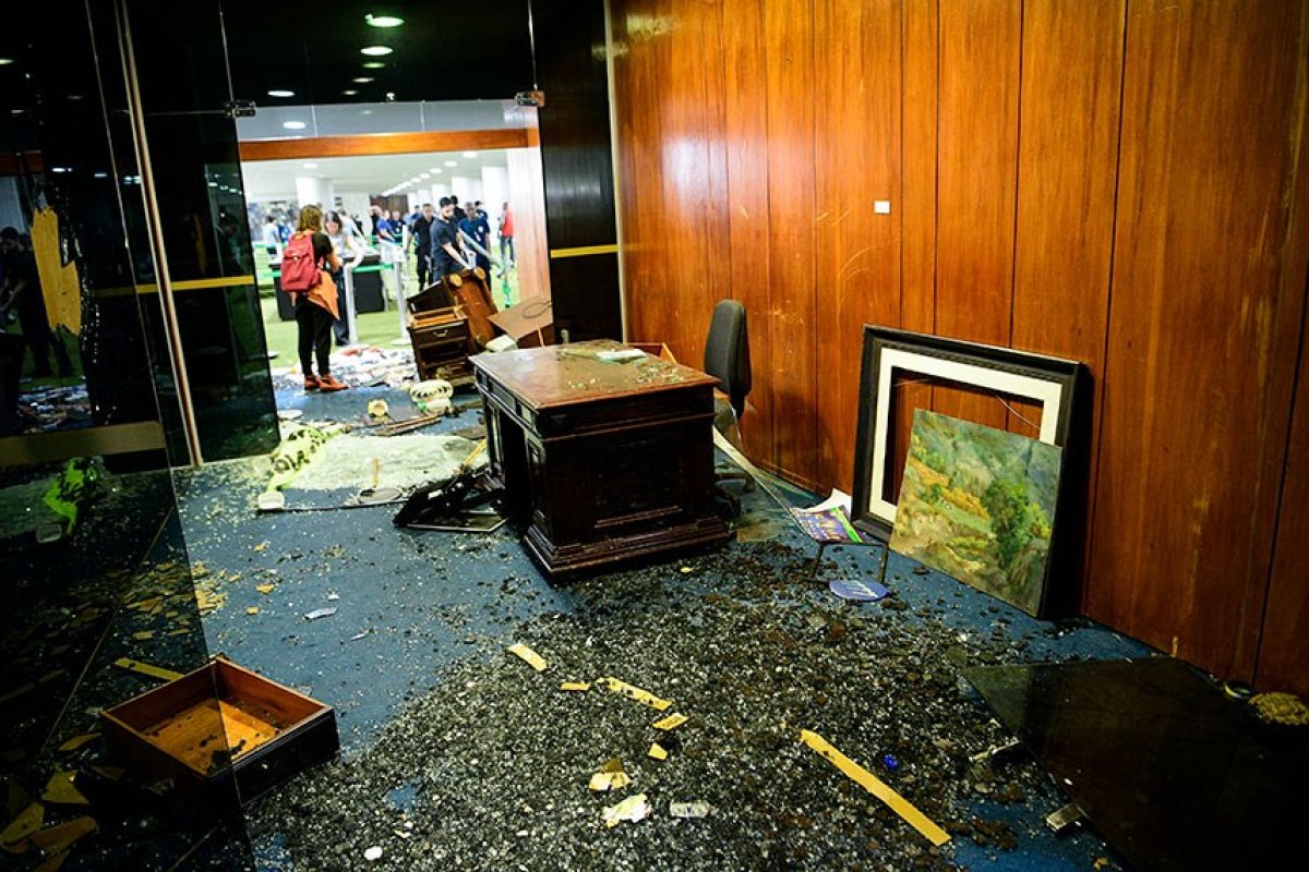 Partidos de várias tendências condenam invasões a Esplanada dos Ministérios