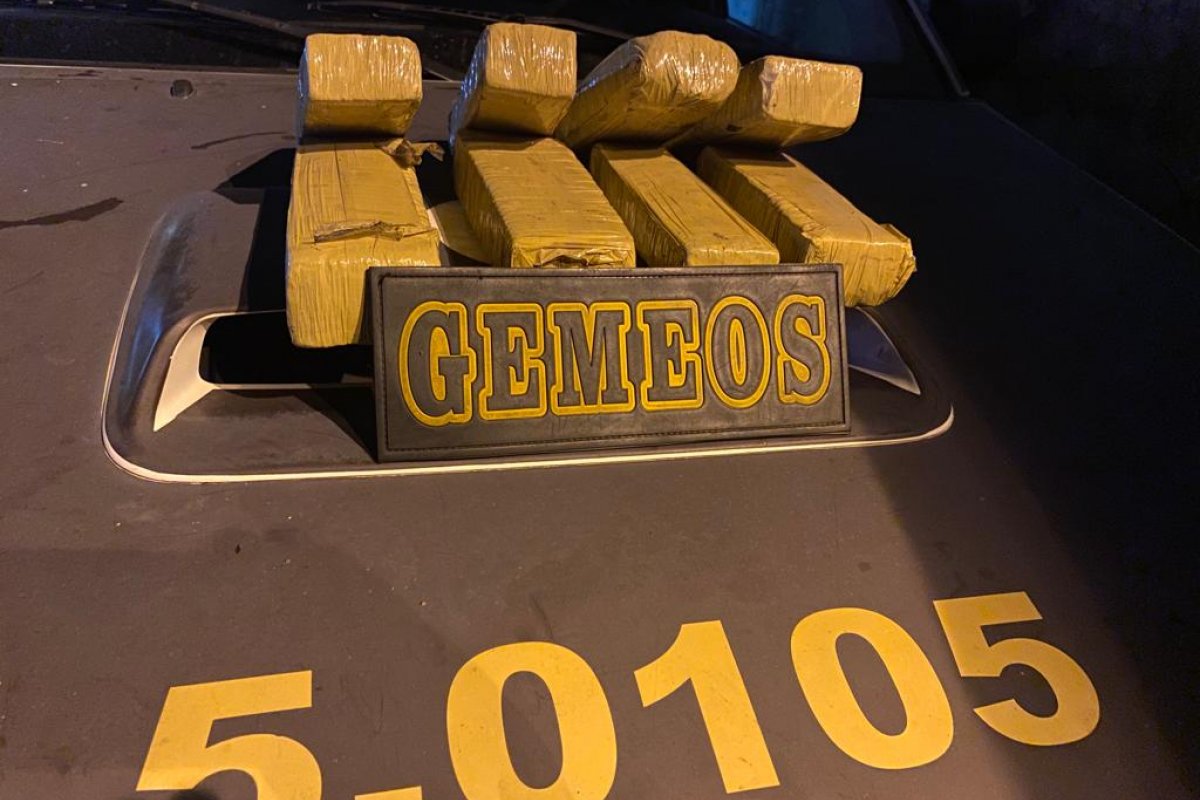 Oito tabletes de maconha são apreendidos no Comércio