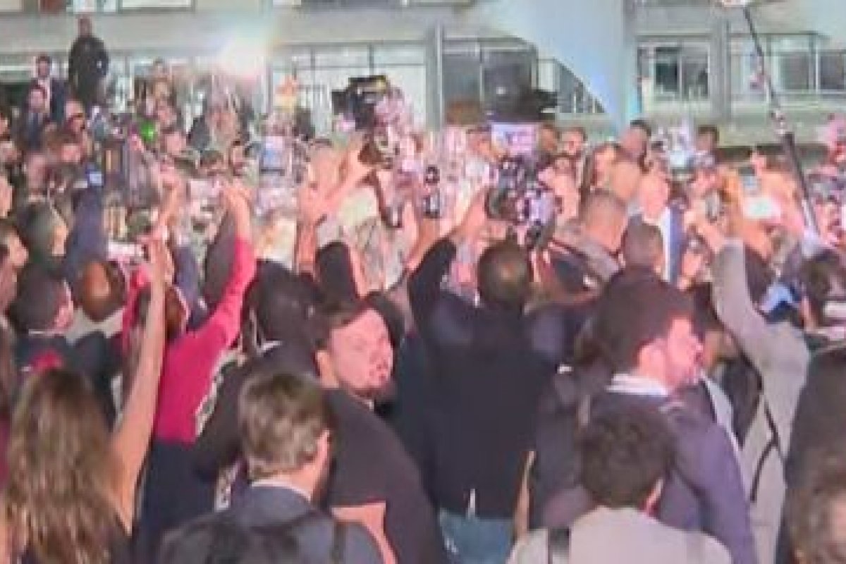 Lula e governadores vão a pé para o STF após reunião nesta segunda (09)