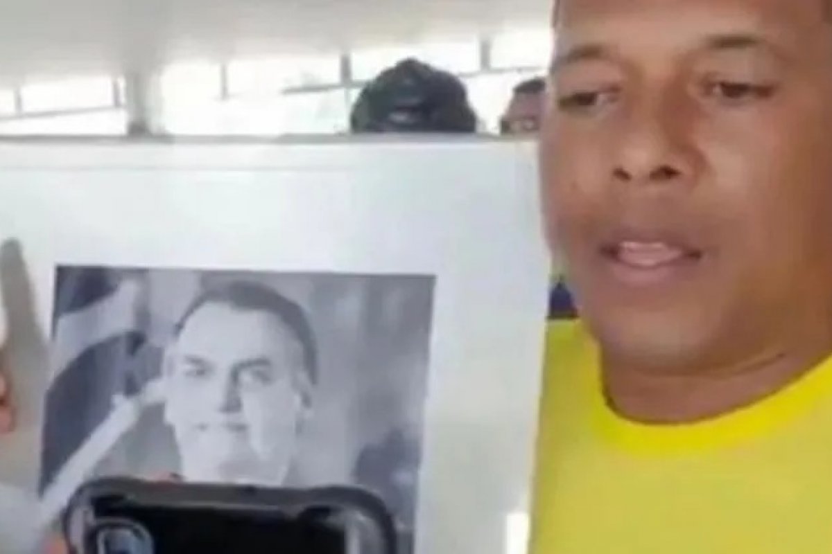 Retrato de Bolsonaro não é encontrado no Palácio do Planalto após invasão