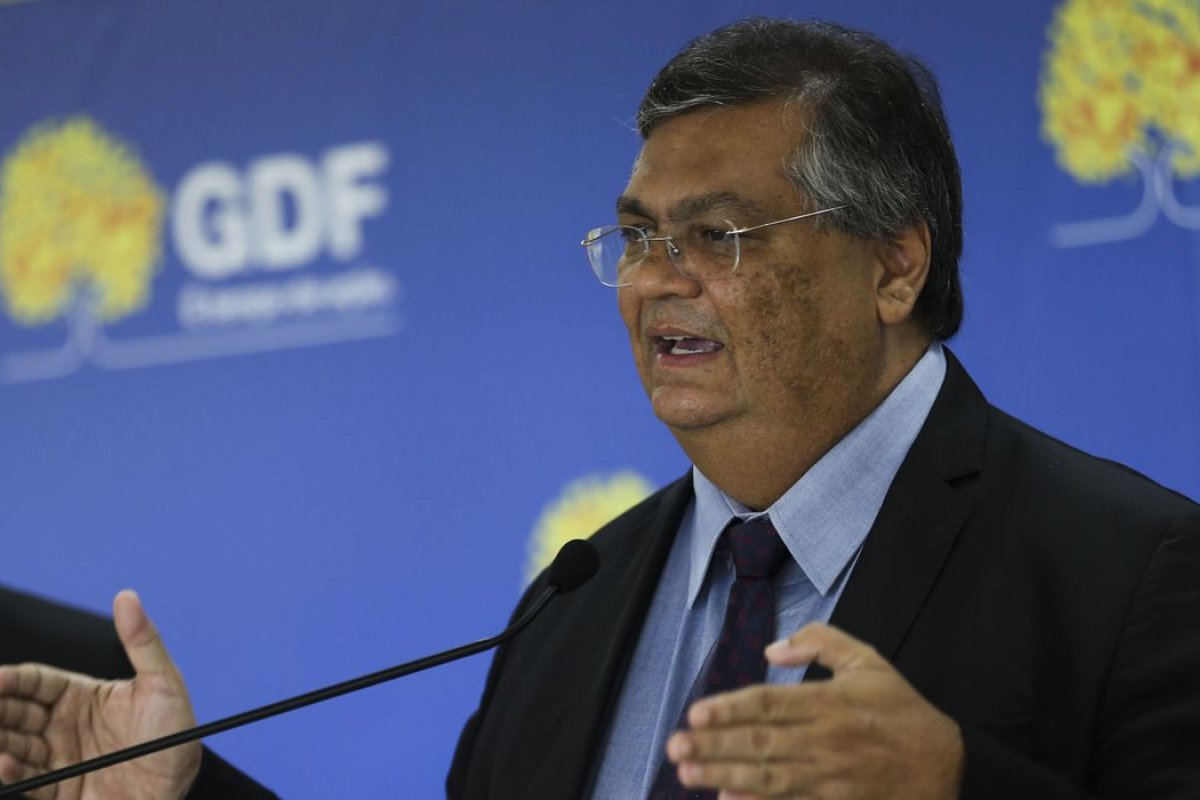 Flávio Dino autoriza envio de policiais militares de oito estados ao Distrito Federal