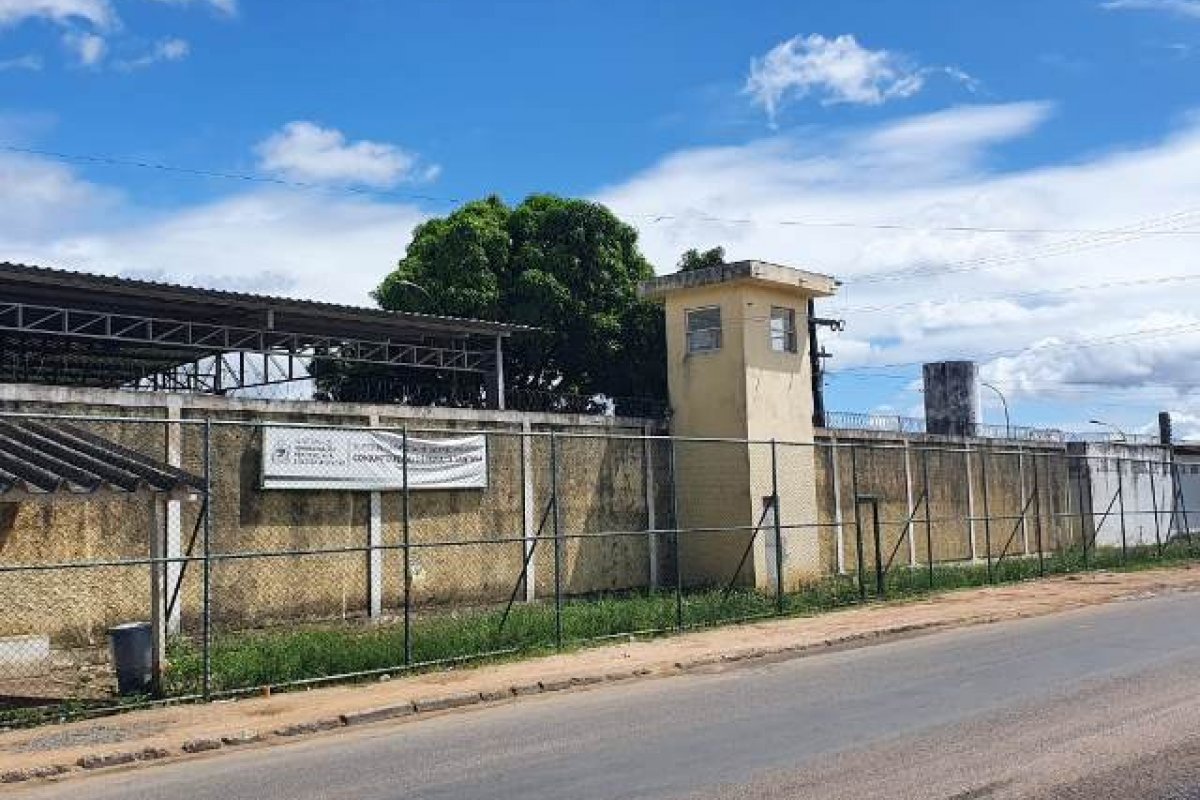 Após morte de detentos, Secretário da Seap visita Conjunto Penal de Feira de Santana