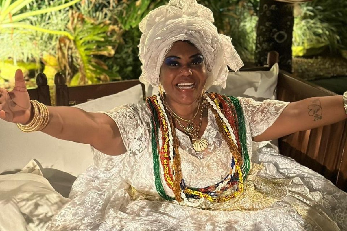 Renomada baiana de acarajé promove primeira lavagem do seu quiosque nesta quarta (11)