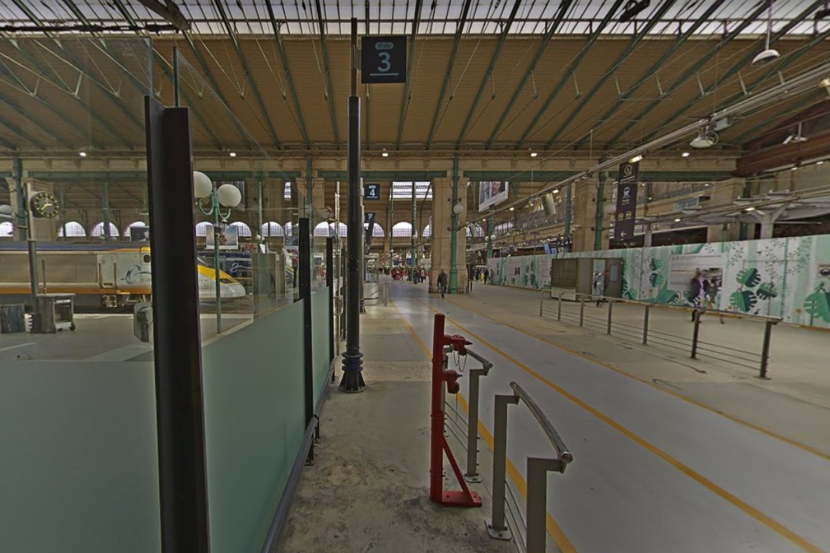 Homem fere seis pessoas em estação de trem de Paris