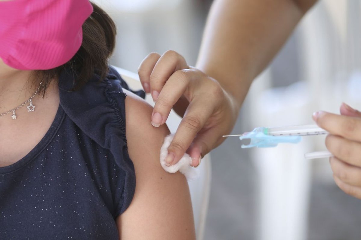 Saúde elabora ampla campanha de vacinação para fevereiro, diz Nísia Trindade