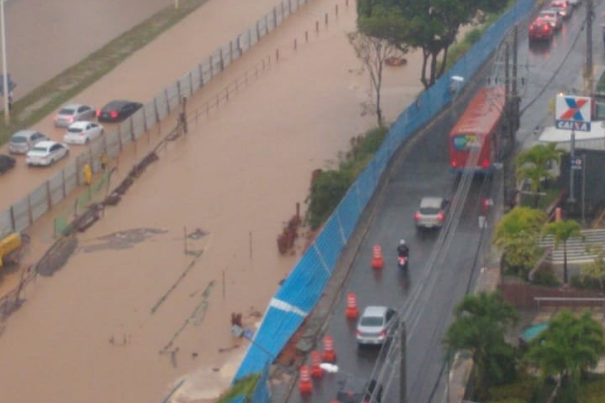 Confira quais pontos registram alagamentos em Salvador