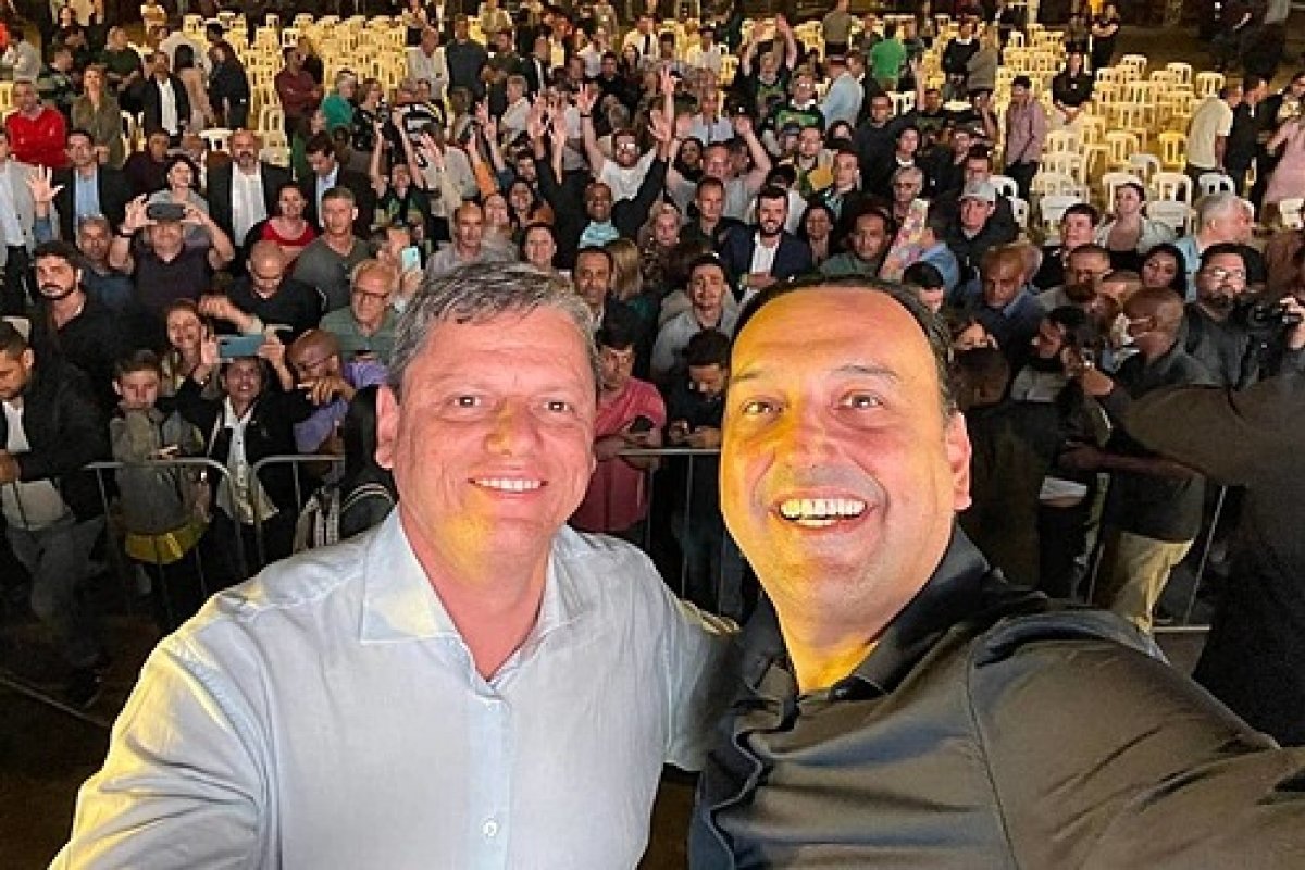 MPE ajuíza ação contra Tarcísio Freitas e Felício Ramuth por irregularidades na campanha