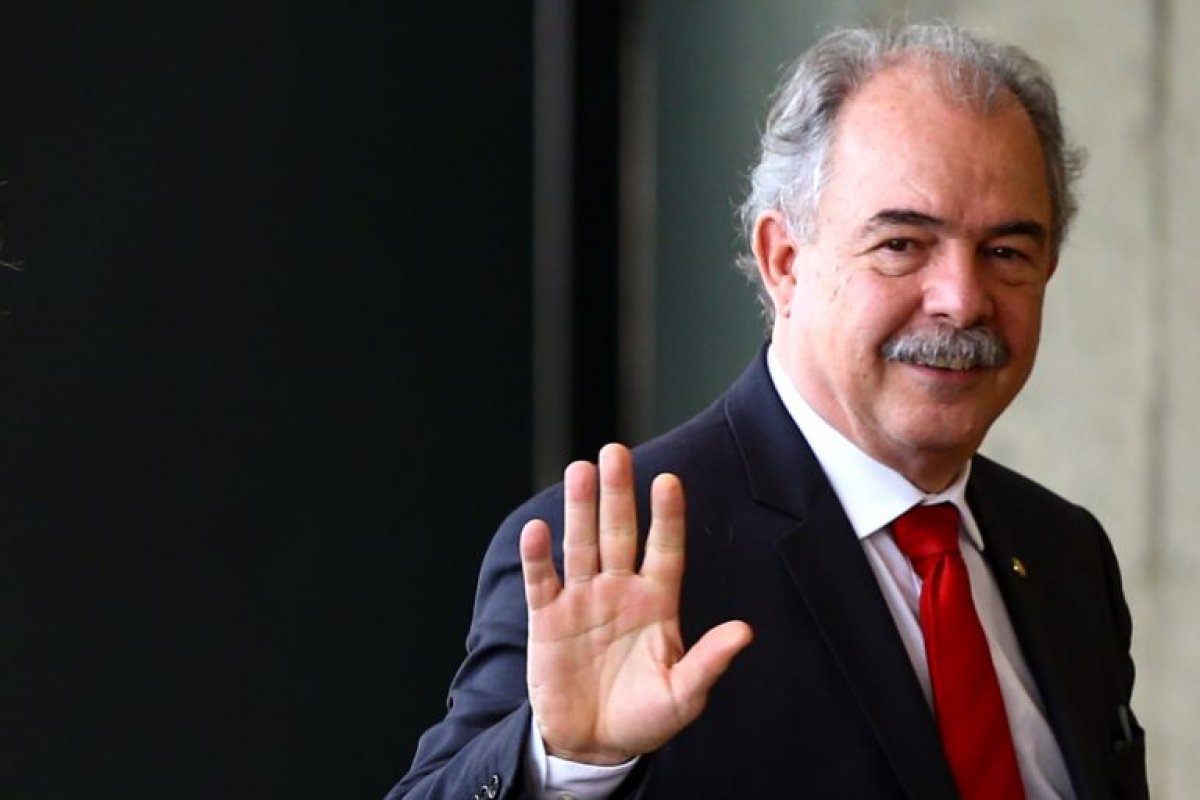 Mercadante diz que desenvolvimento sustentável da Amazônia pode atrair recursos para o Brasil