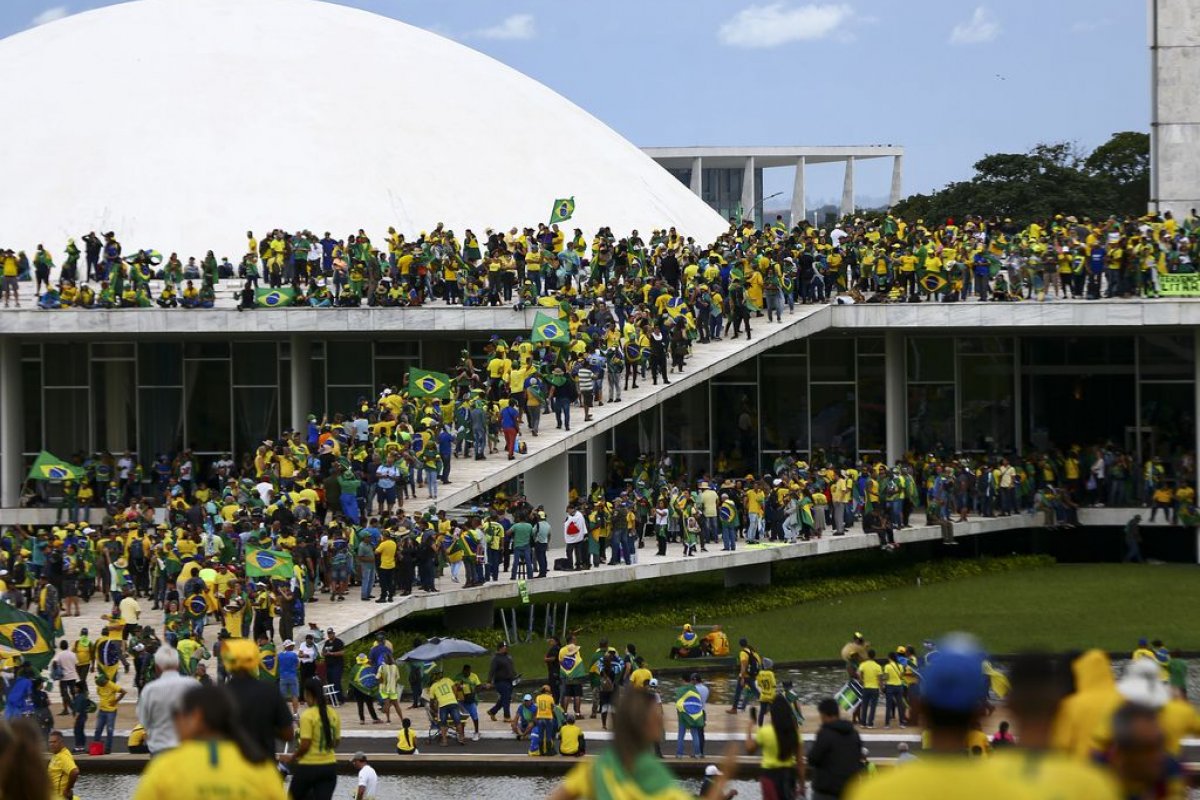 PGR abre inquérito para apurar três deputados por incentivar atos de vandalismo ao Plenário