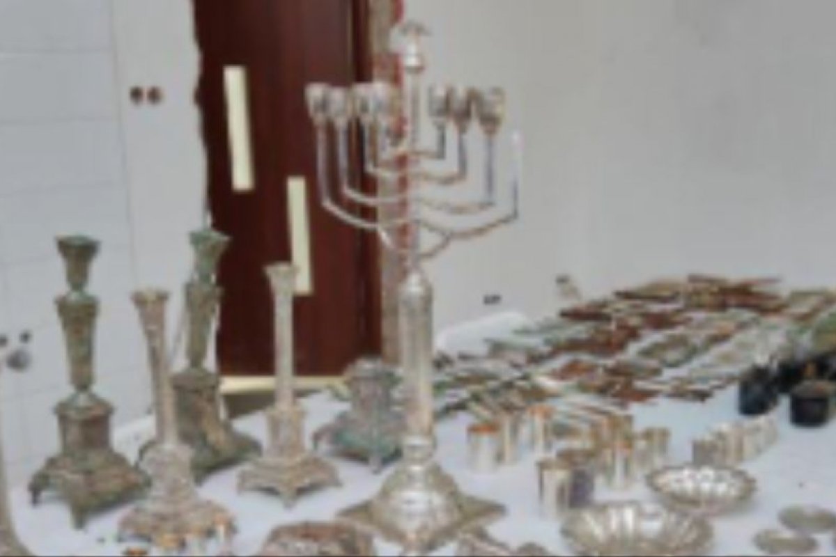 Tesouro judeu da Segunda Guerra Mundial é encontrado durante reforma de casa na Polônia