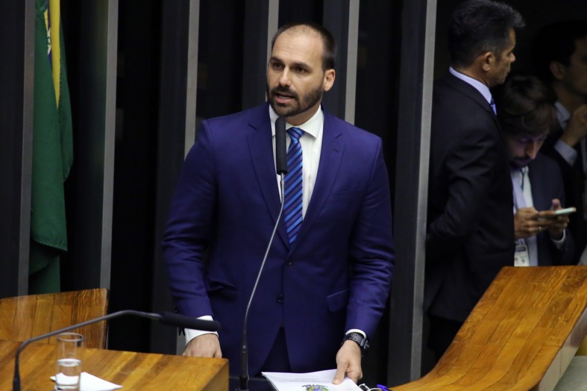 Conselho de Ética instaura dois processos contra Eduardo Bolsonaro