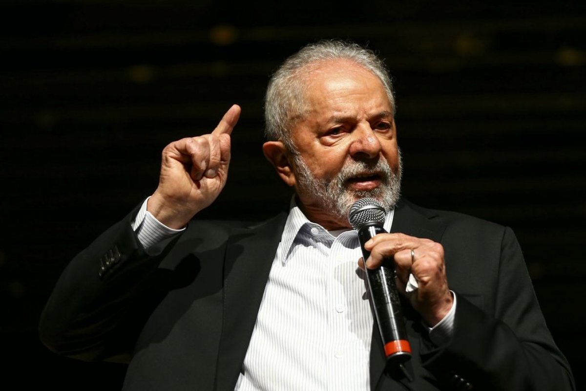 Lula diz estar 'convencido' de que portas do Planalto foram abertas para atentado