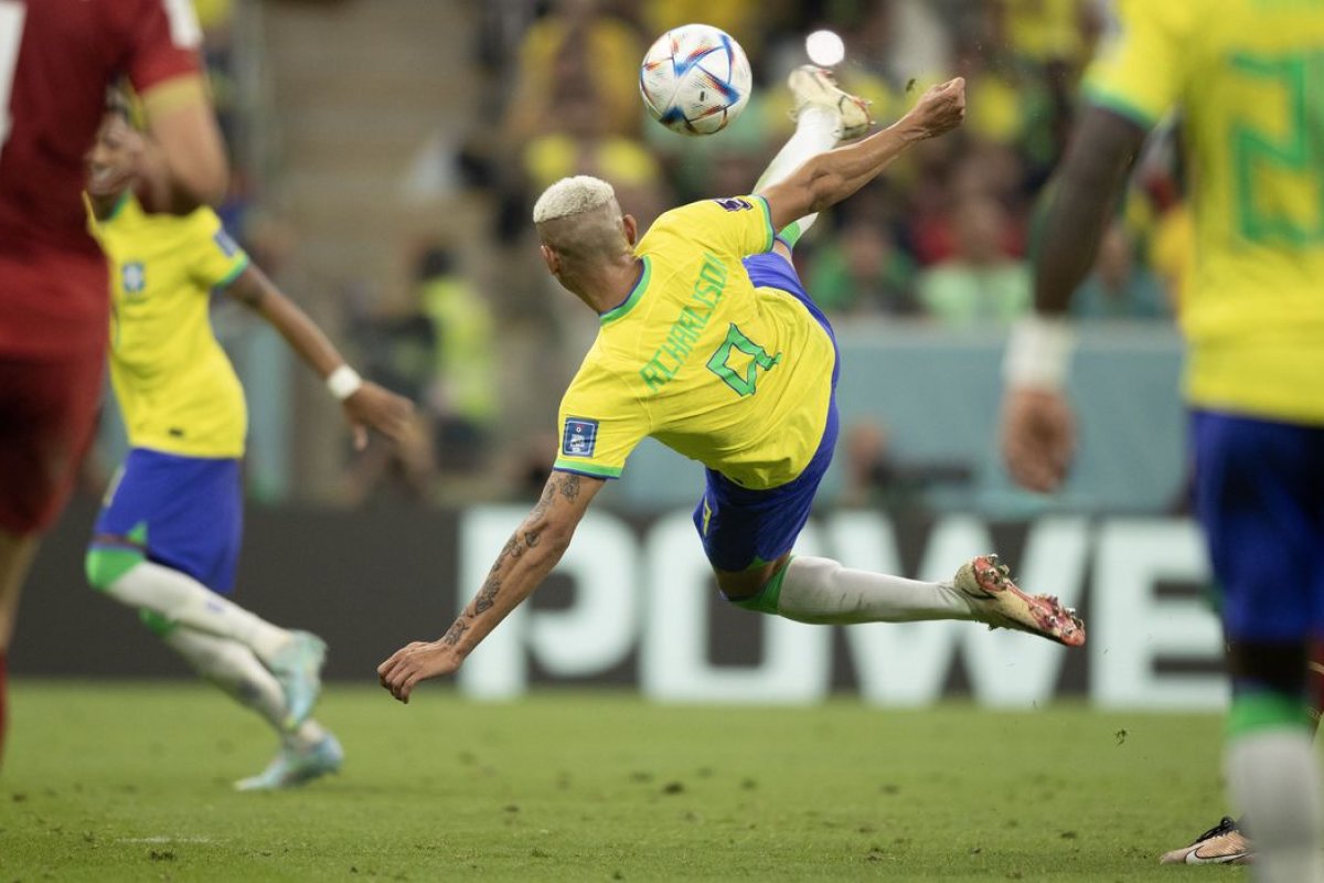 Richarlison concorre ao prêmio Puskas por golaço pela seleção na Copa do Mundo do Catar