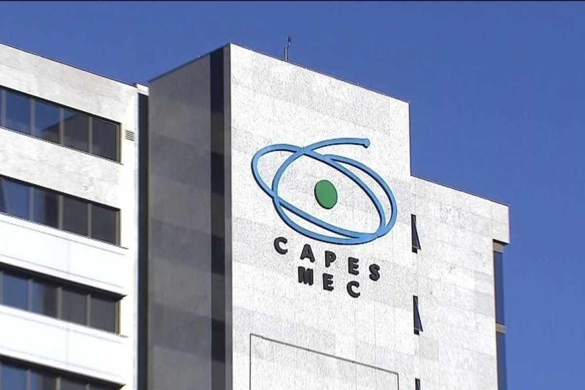 Capes cria 1.800 bolsas de pós-graduação em ‘áreas estratégicas’