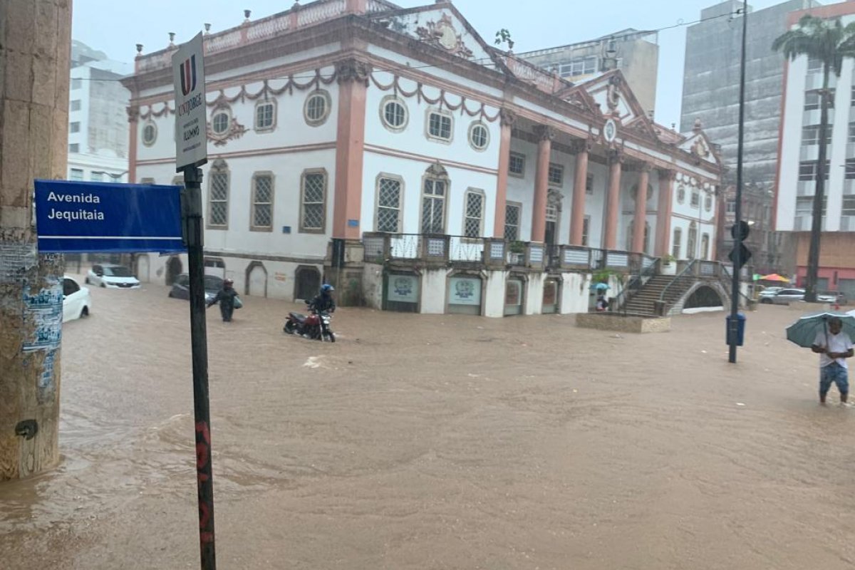 Chuvas: Mais de 300 ocorrências são registradas nesta terça em Salvador