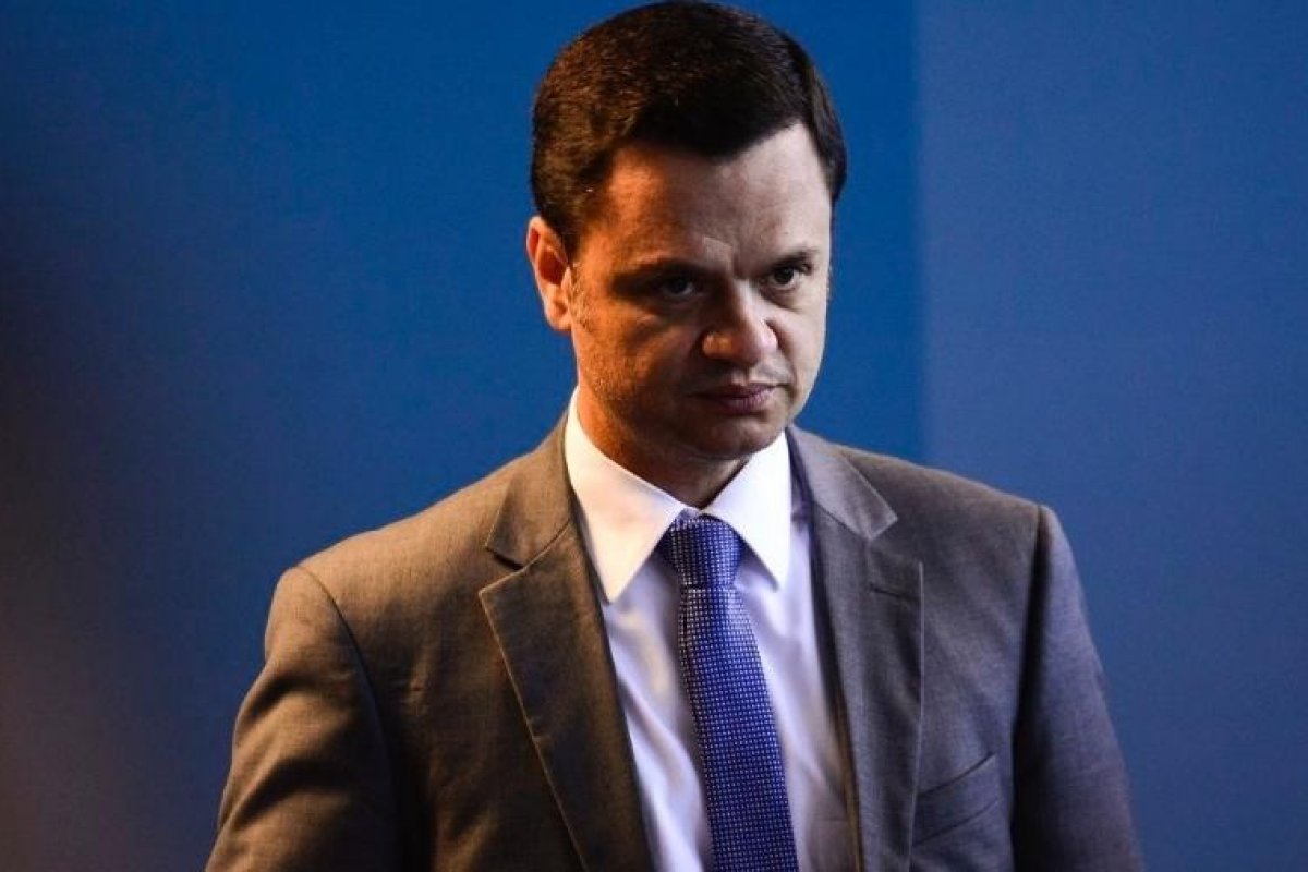 Anderson Torres deve voltar ao Brasil nesta sexta-feira (13) e se entregar à PF