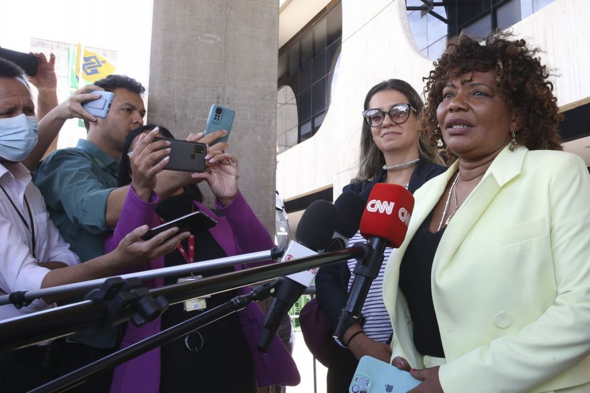 Ministra da Cultura divulga relatório preliminar sobre prejuízos causados ao patrimônio após invasões em Brasília