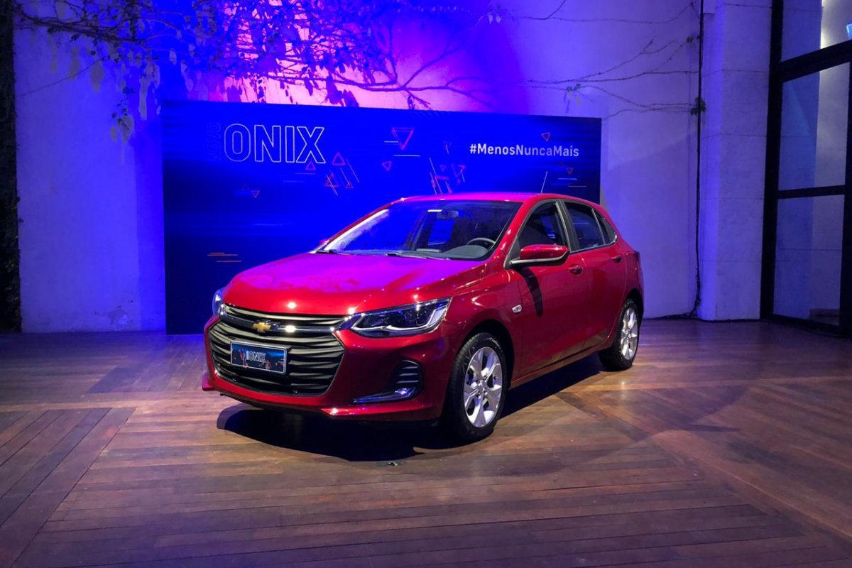 GM apresenta novo Onix hatch com preço a partir de R$ 48,4 mil