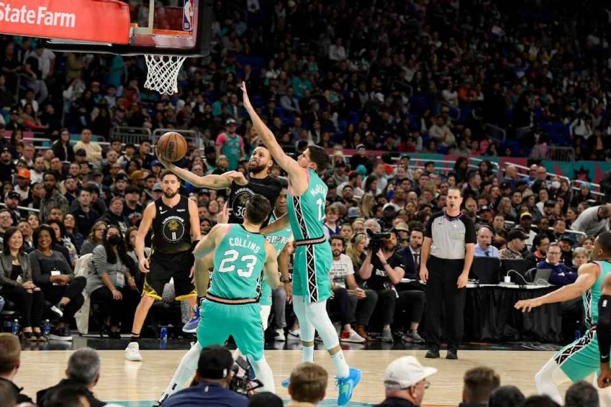 Vídeo: LeBron James se torna o 2º jogador da história da NBA