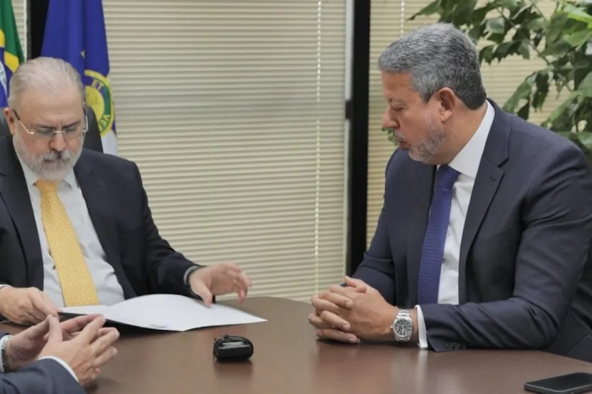 Aras diz que PGR já tem 40 denúncias prontas sobre envolvidos no atentado em Brasília