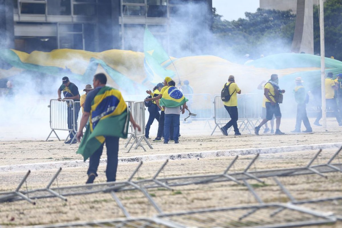 PGR pede a prisão de 39 pessoas por atos de vandalismo ao Planalto