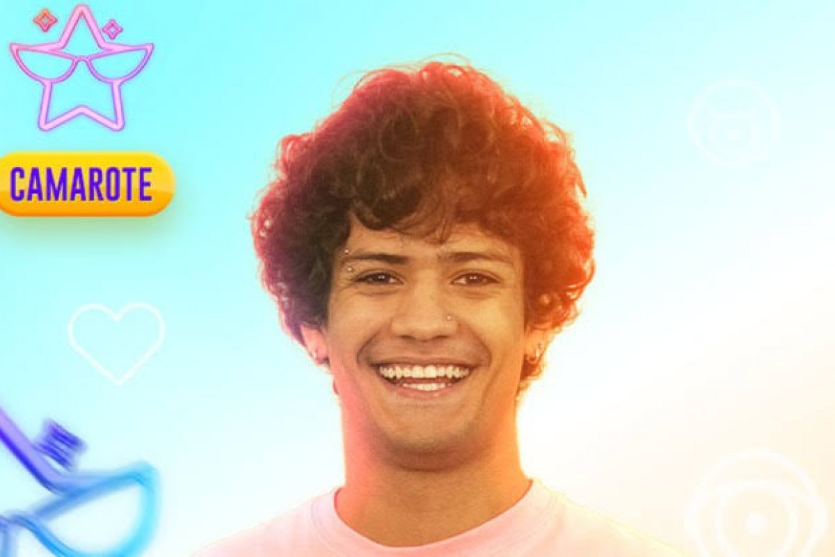 Ator Gabriel Santana revela que está disponível para ficar com homens e mulheres na casa do BBB 23!