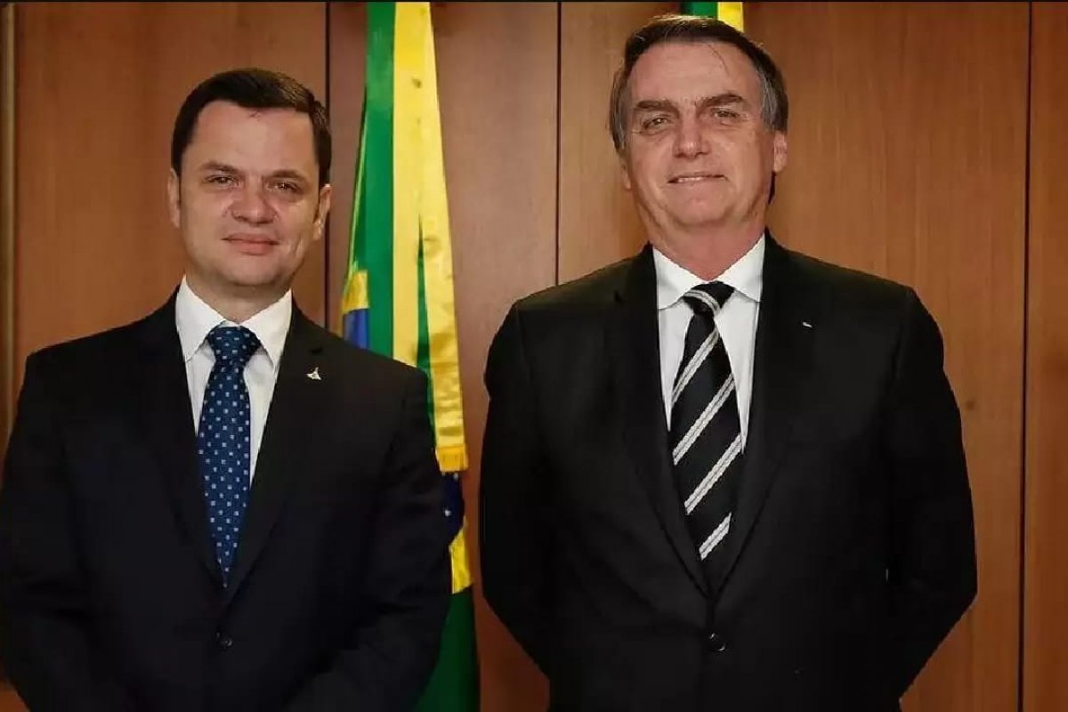 Ministro do TSE inclui minuta encontrada na casa de Anderson Torres em ação contra Bolsonaro