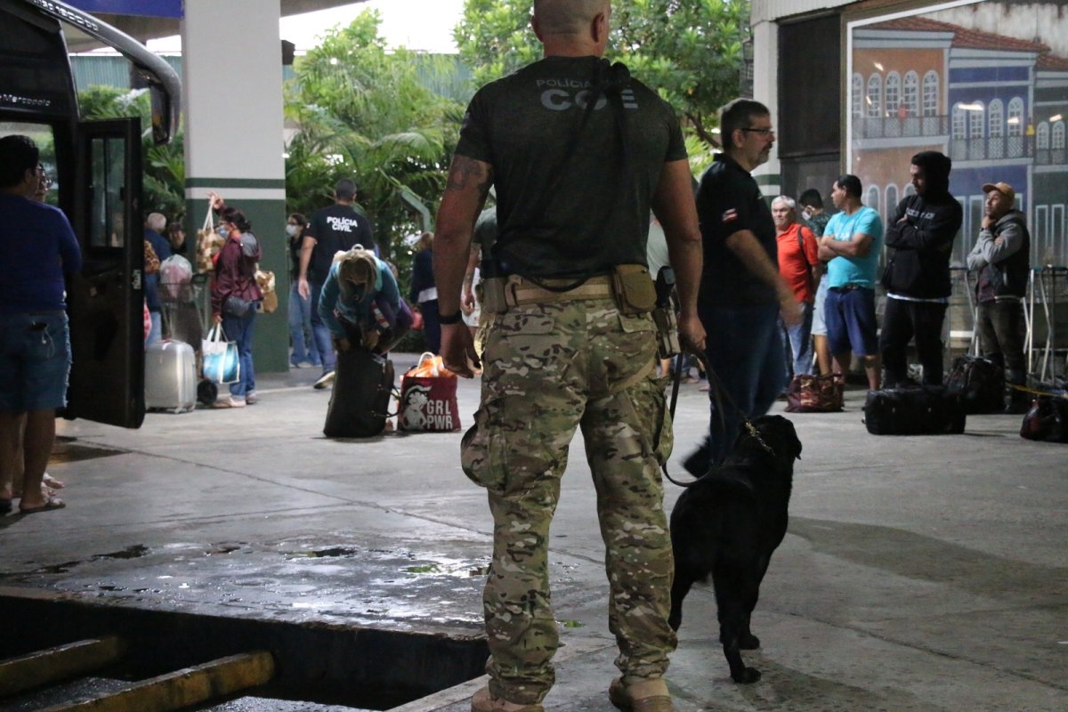 Polícia Civil faz operação na rodoviária de Salvador