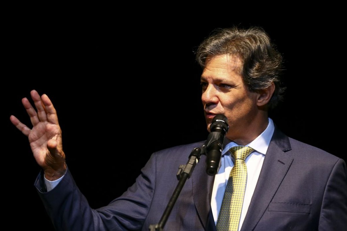 Após encontro com Haddad, presidente da Eurasia diz não estar confiante em relação ao Brasil